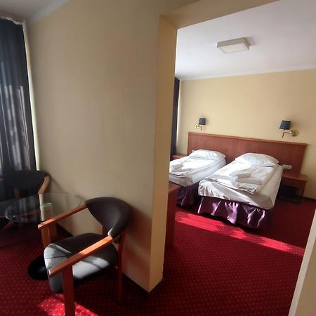 Arkadia Hotel Kielce Buitenkant foto