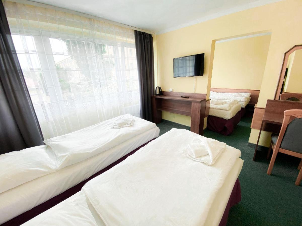 Arkadia Hotel Kielce Buitenkant foto