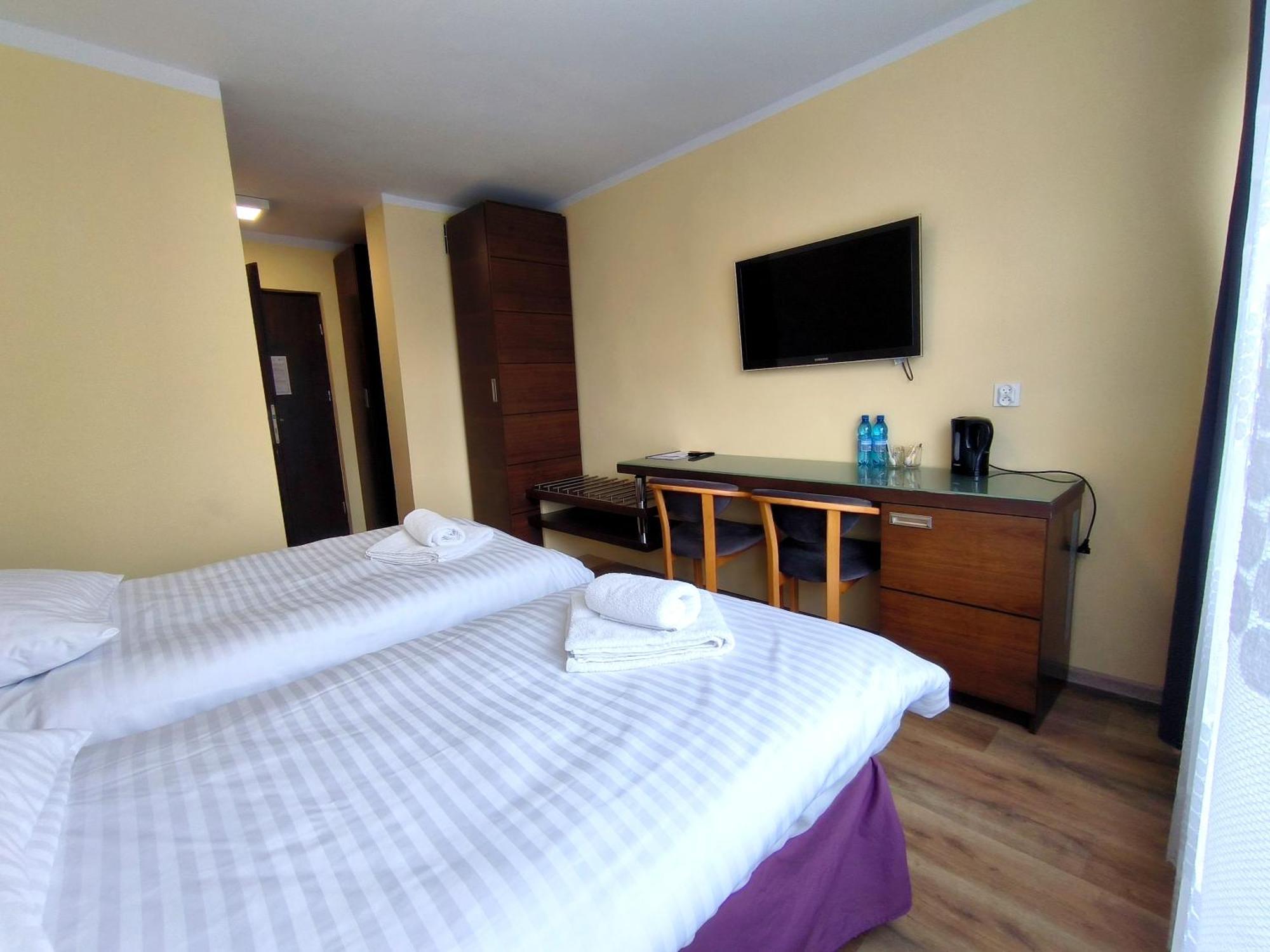 Arkadia Hotel Kielce Buitenkant foto