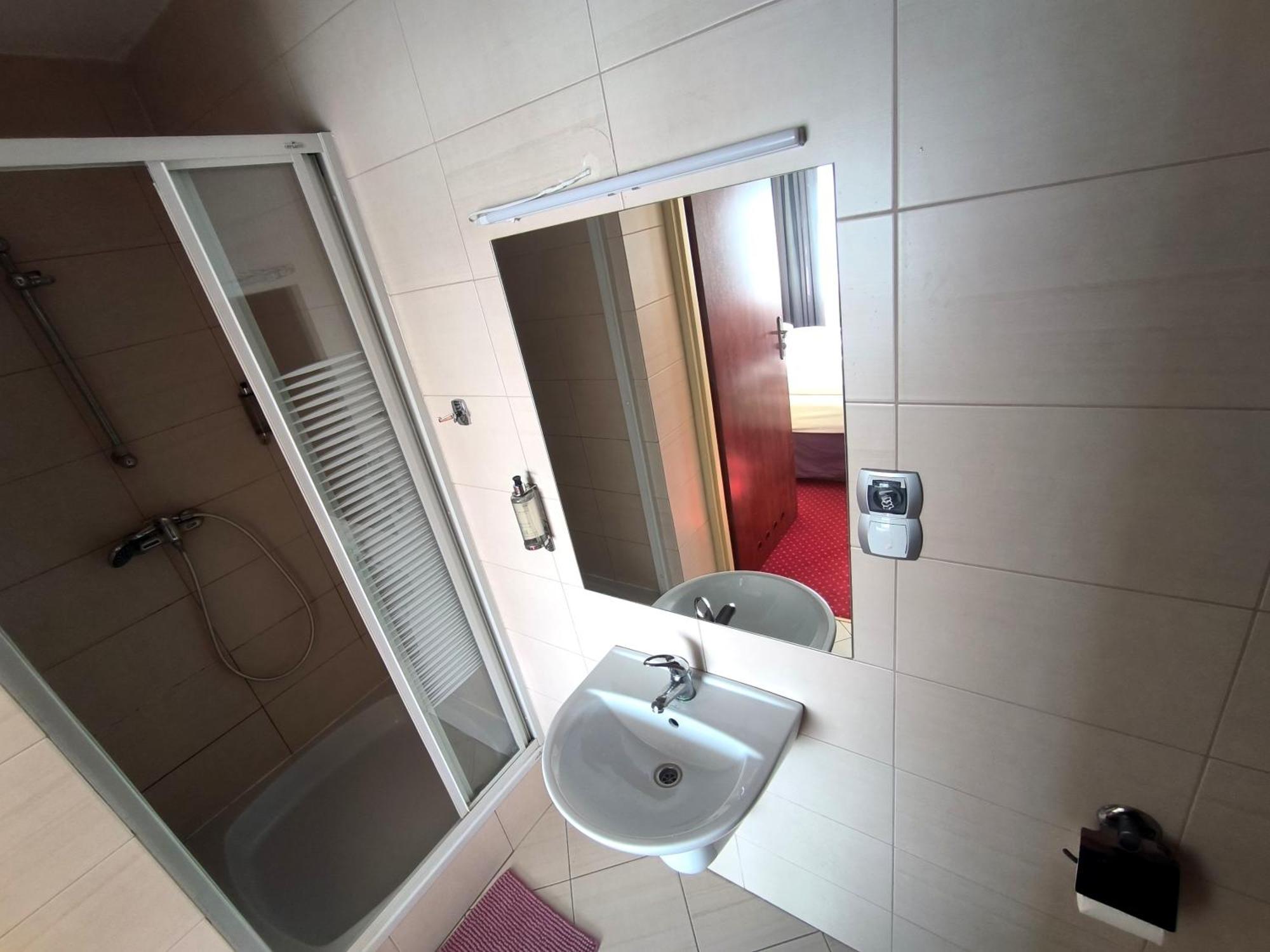 Arkadia Hotel Kielce Buitenkant foto