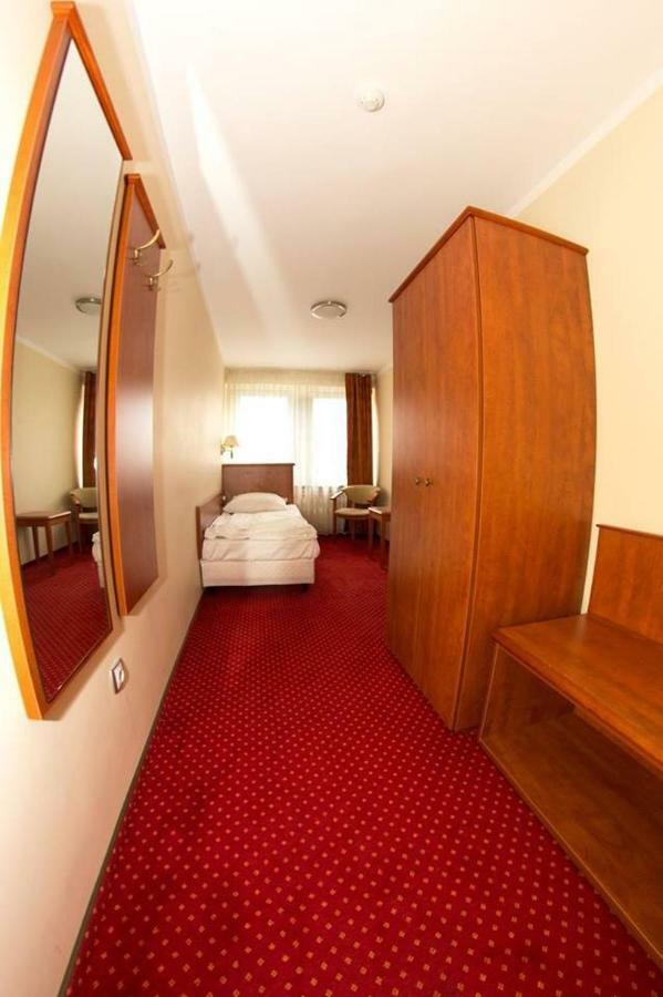 Arkadia Hotel Kielce Buitenkant foto