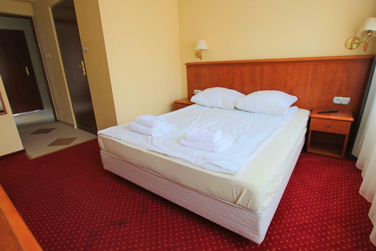 Arkadia Hotel Kielce Buitenkant foto
